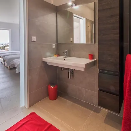 Villa Sainte-maxime Sleeps 12 Pool Air Con Wifi *